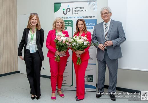 Od prawej: Prof. M. Tanaś, Prof. M. Wrońska, Prof. A. Tłuściak-Deliowskiej, dr Sylwia Galan-ciak