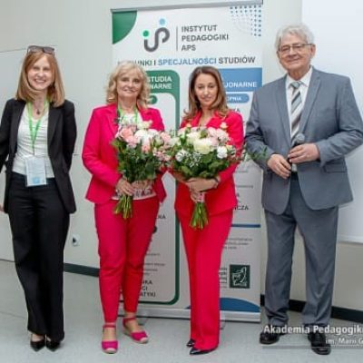 Od prawej: Prof. M. Tanaś, Prof. M. Wrońska, Prof. A. Tłuściak-Deliowskiej, dr Sylwia Galan-ciak